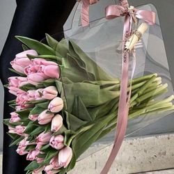 Fresh Roses Arrangement 