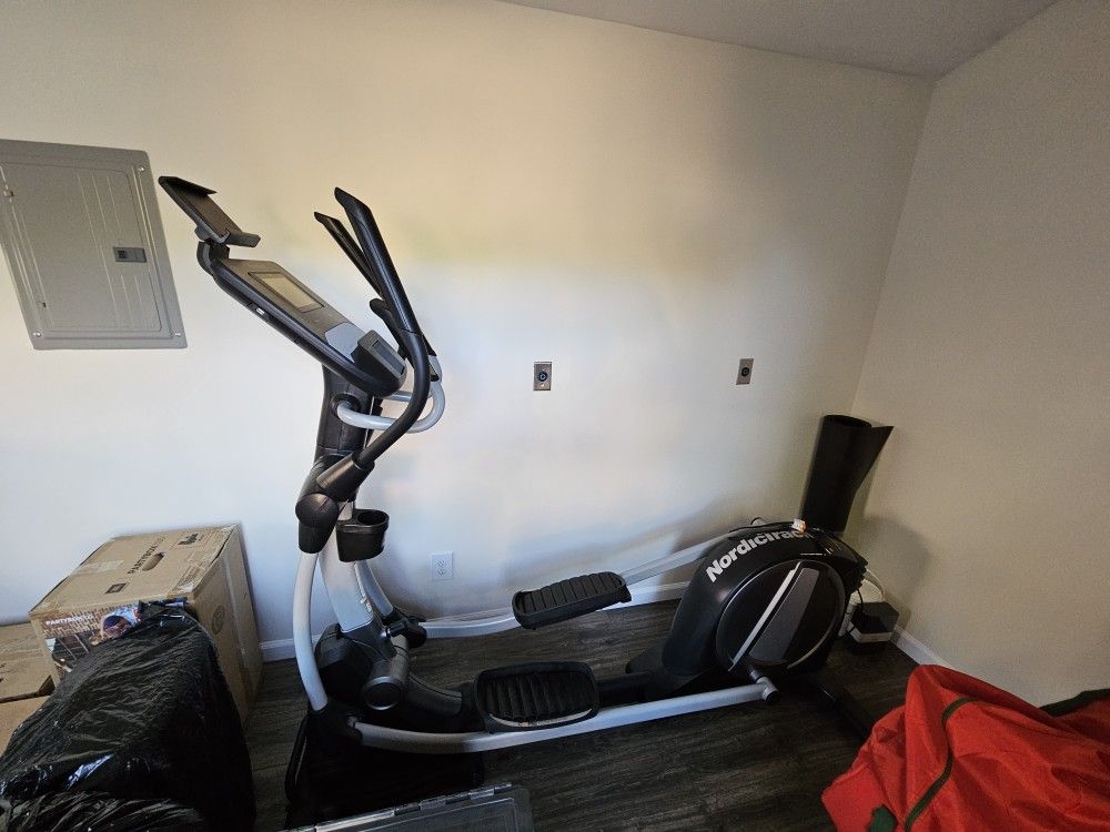 Elliptical Space Saver SE 9i