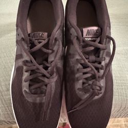 New Women’s Burgundy Nike Revolution 4 Sneakers size 11.5 Women’s.  Worn once but I had foot issues so I couldn’t use them.