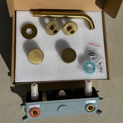 Gold Brass Bathroom Wall Mounted Faucet System