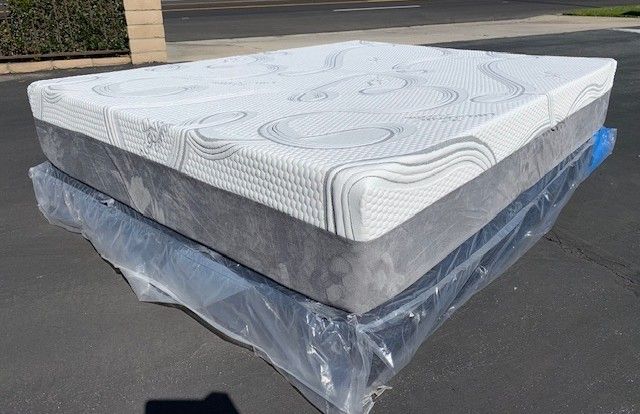 Queen Organic Cool Gel Memory Foam!!