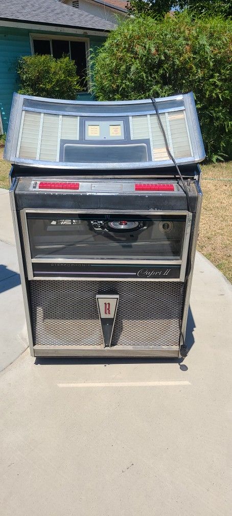 Rockola capri 2 jukebox works but needs minor repair NO RECORDS!
PICK UP ONLY
