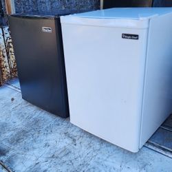Precioso Refrigerador Pequeño Para Tu Cuarto Estudio O Motorhome Listo Para Usar Super Limpio $40