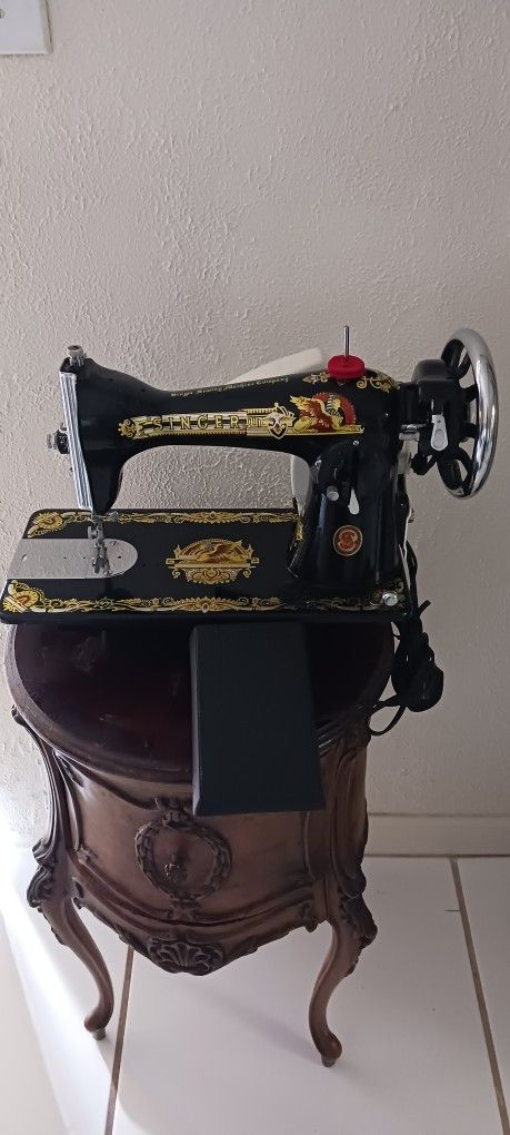 SEWING MACHINE (SINGER)