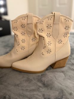 Cream Western Cowboy Ankle Boots