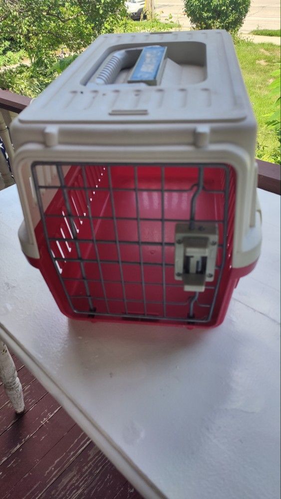 Small Animal Carrier Good Condition $8 Firm