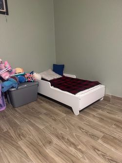 Toddler bed