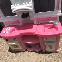 Little Tikes Play Kitchen
