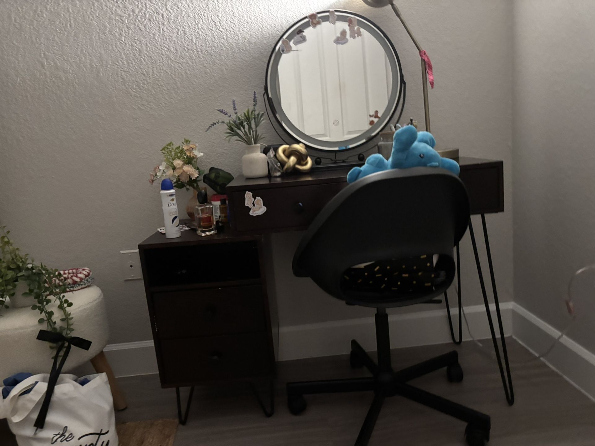 Girls Table With Mirror