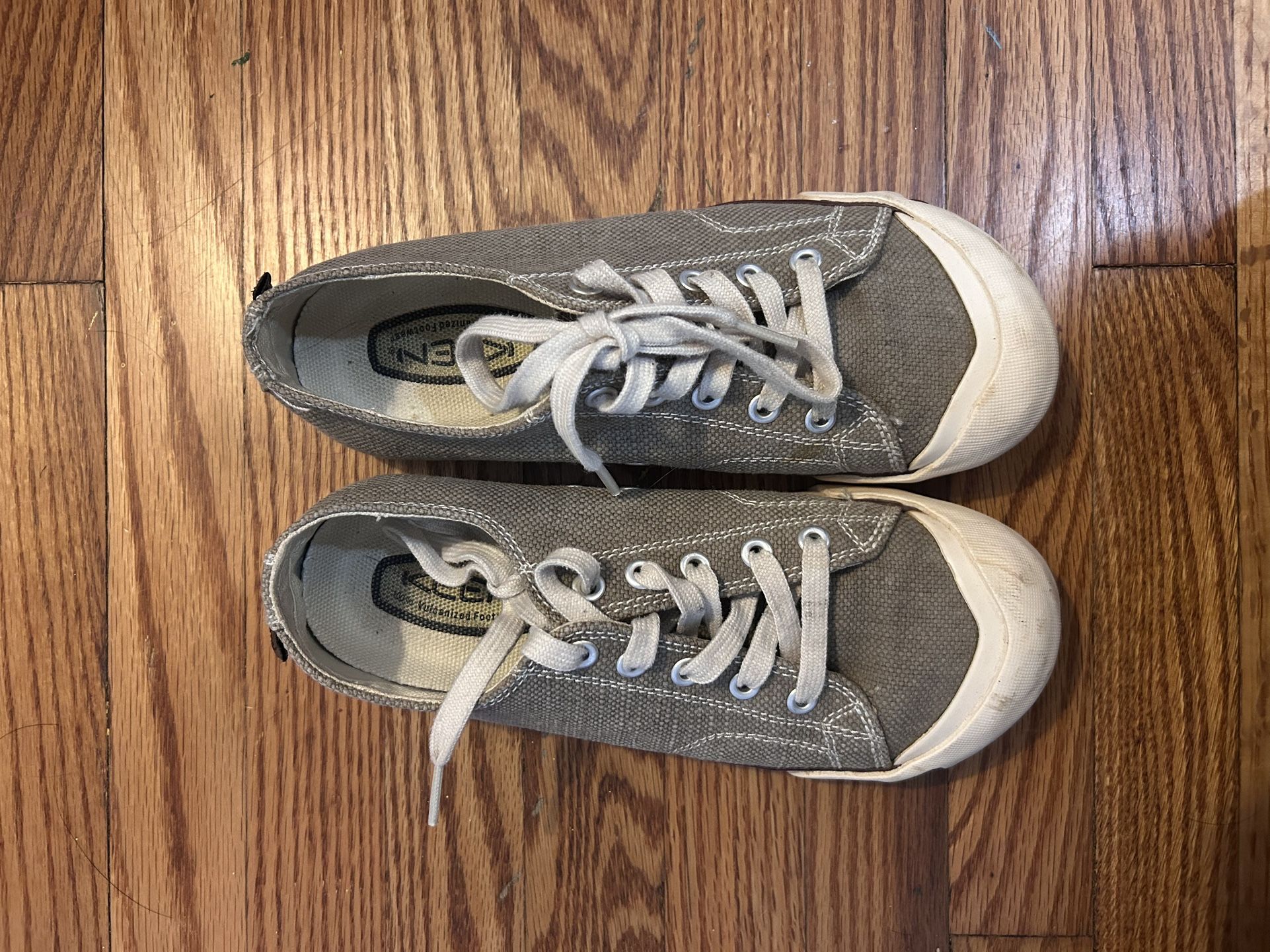 Women’s Keen 7.5 shoes