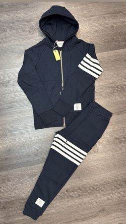 Tom Brown sweatsuit