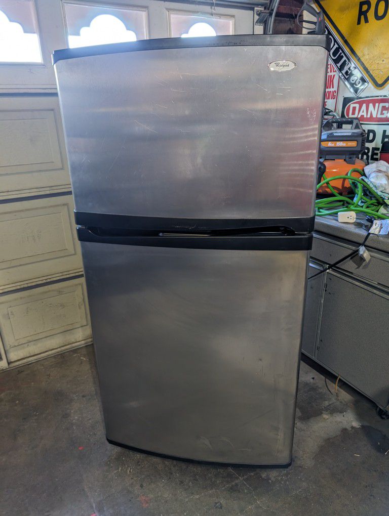 Whirlpool Refrigerator Excellent Condition 