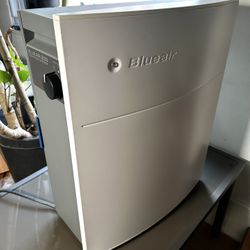BLUEAIR 203 HEPA AIR PURIFIER