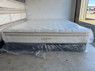 LIKE NEW! Classic Plush King Mattress - Delivery Available