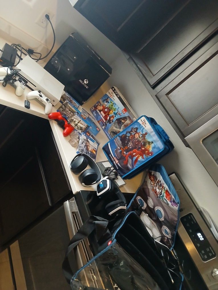 Video games consoles controls games extras lot xbox 1 s and Xbox one plus more