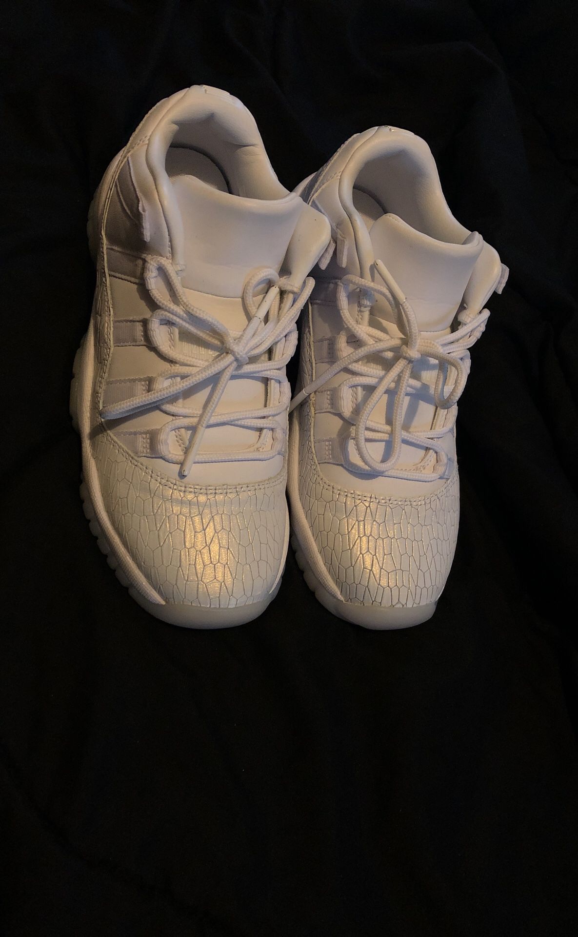Retro Jordan 11 white Size 5.5
