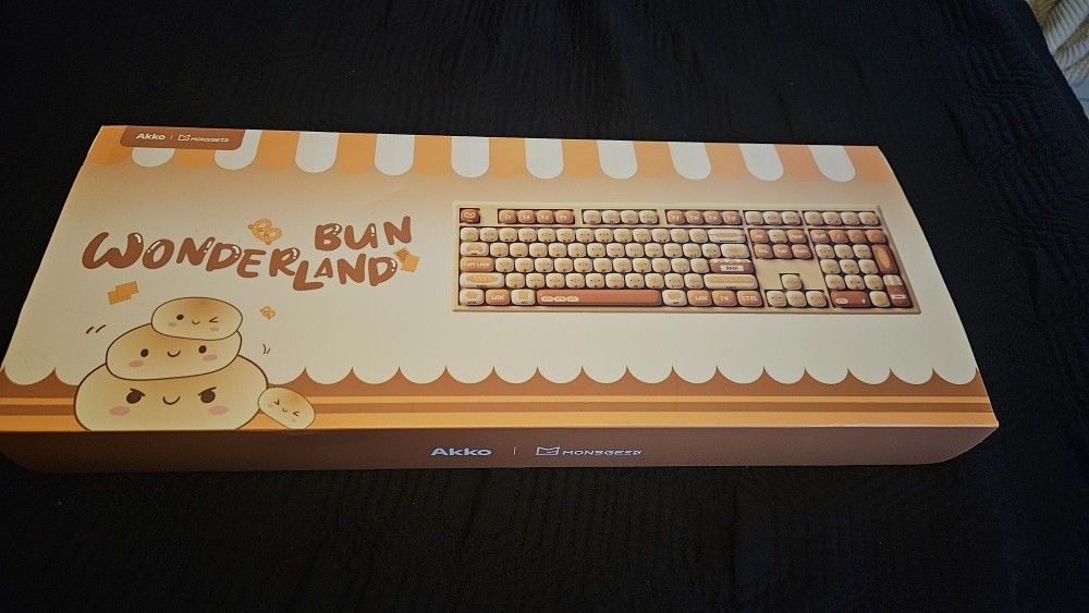 Akko Monsgeek Wonderland Bun Keyboard