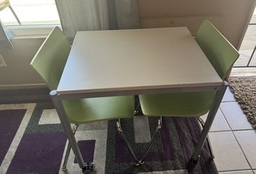 Pequeña Mesa Con 2 Silla 