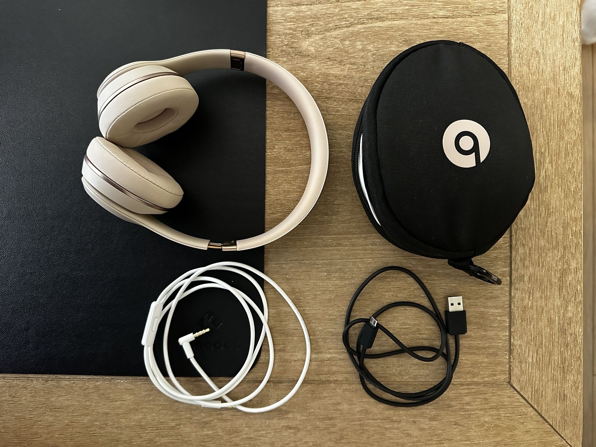 Beats Solo3 Matte Gold - price negotiable