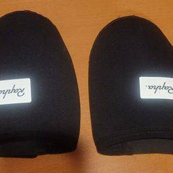 SHOE COVERS, CYCLING, RAPHA M/L LIKE NEW. In Mill Creek