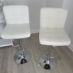 2 Signature Design by Ashley Bellatier Contemporary Adjustable Upholstered Swivel Barstool, 2 Count, White