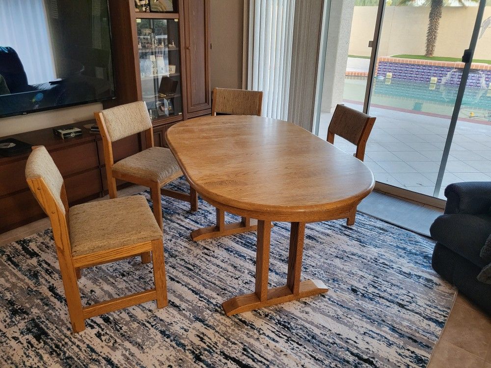 Dining Room Table and 4 Chairs