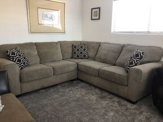 Immaculate sectional 8.5 ft each side