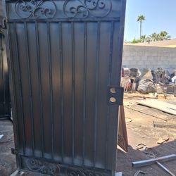 Metal Side Gates