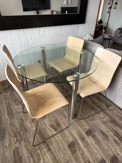 Dining table and 4 chair set
