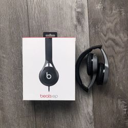 Beats Headphones And Vivitar Headphones 