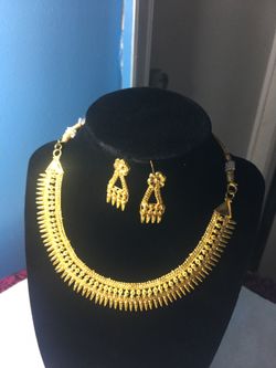 Gold plated necklace with earring. Color guaranty