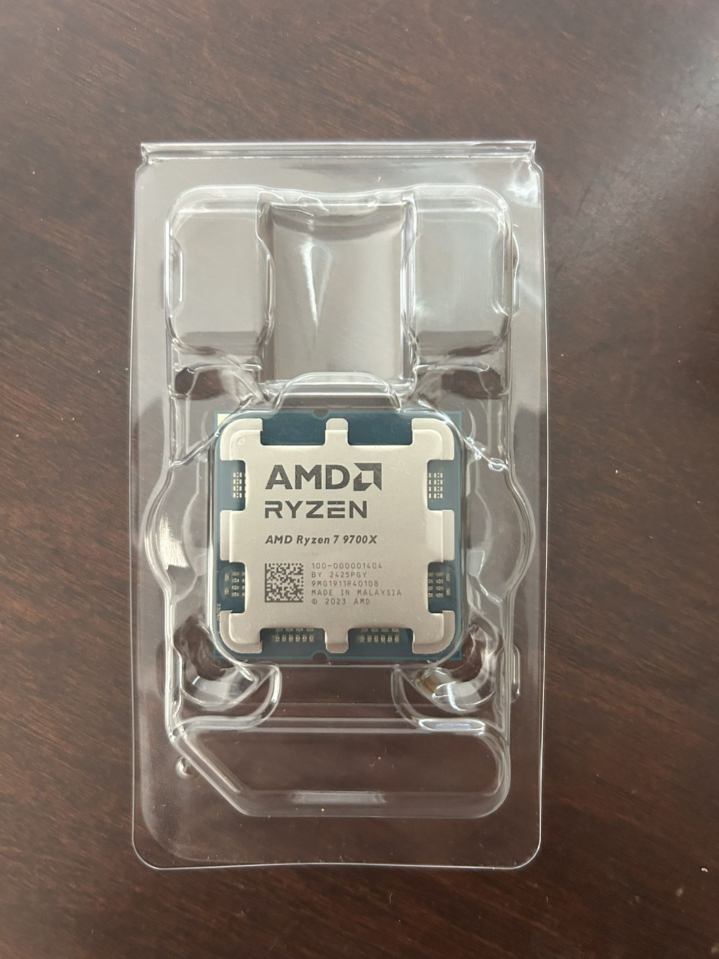 AMD RYZEN 7 9700X