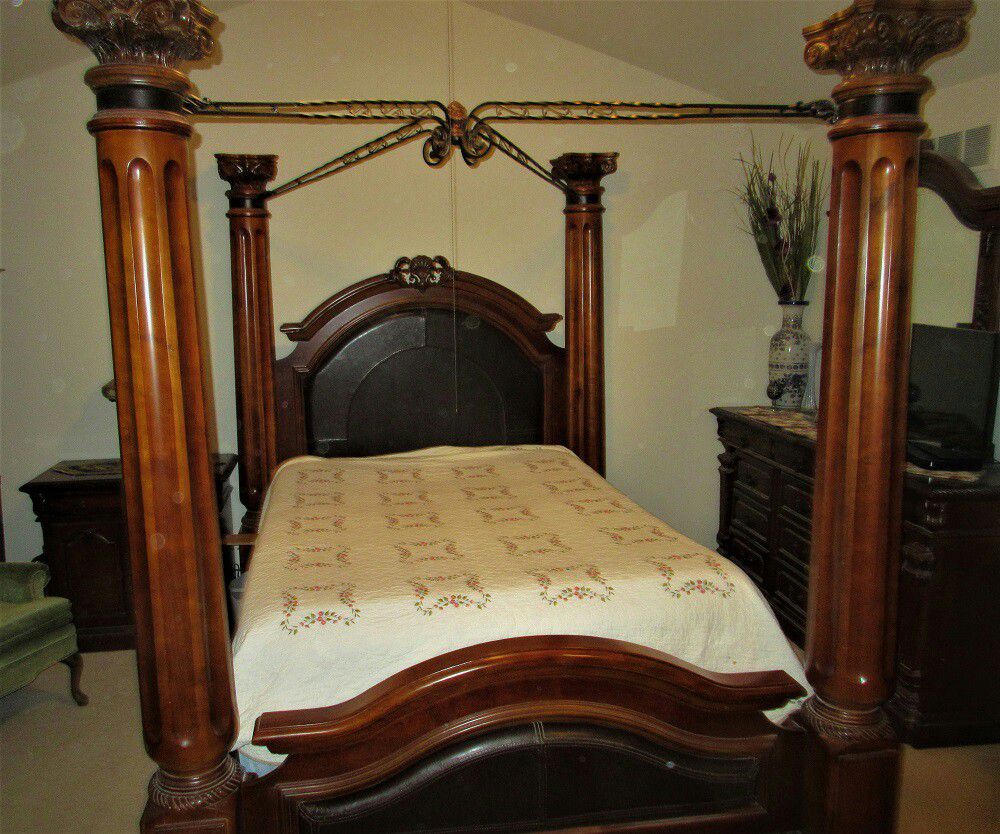 Huge queen poster bed set