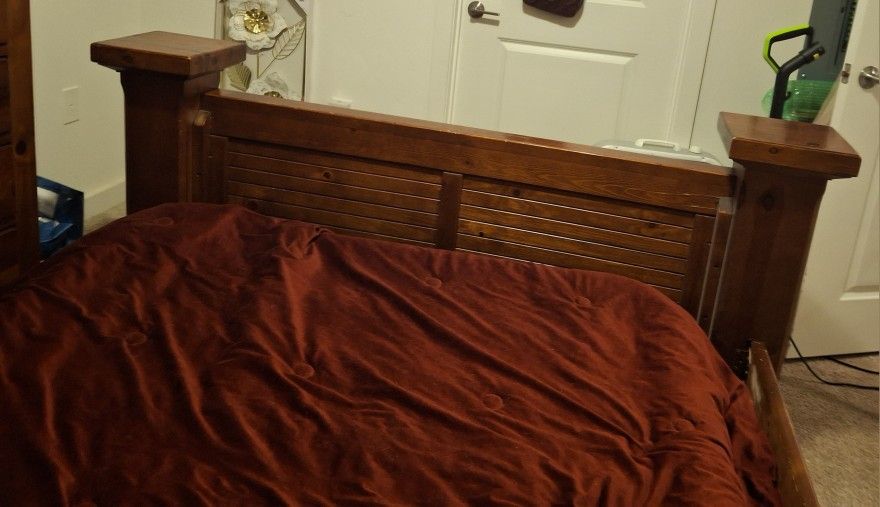 Amish Built Queen Bedroom Set For Sale