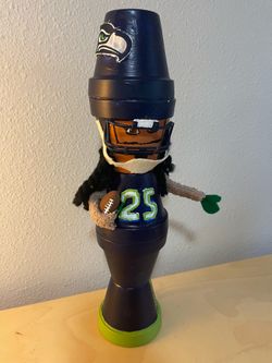 Seahawk Richard Sherman made from pots.