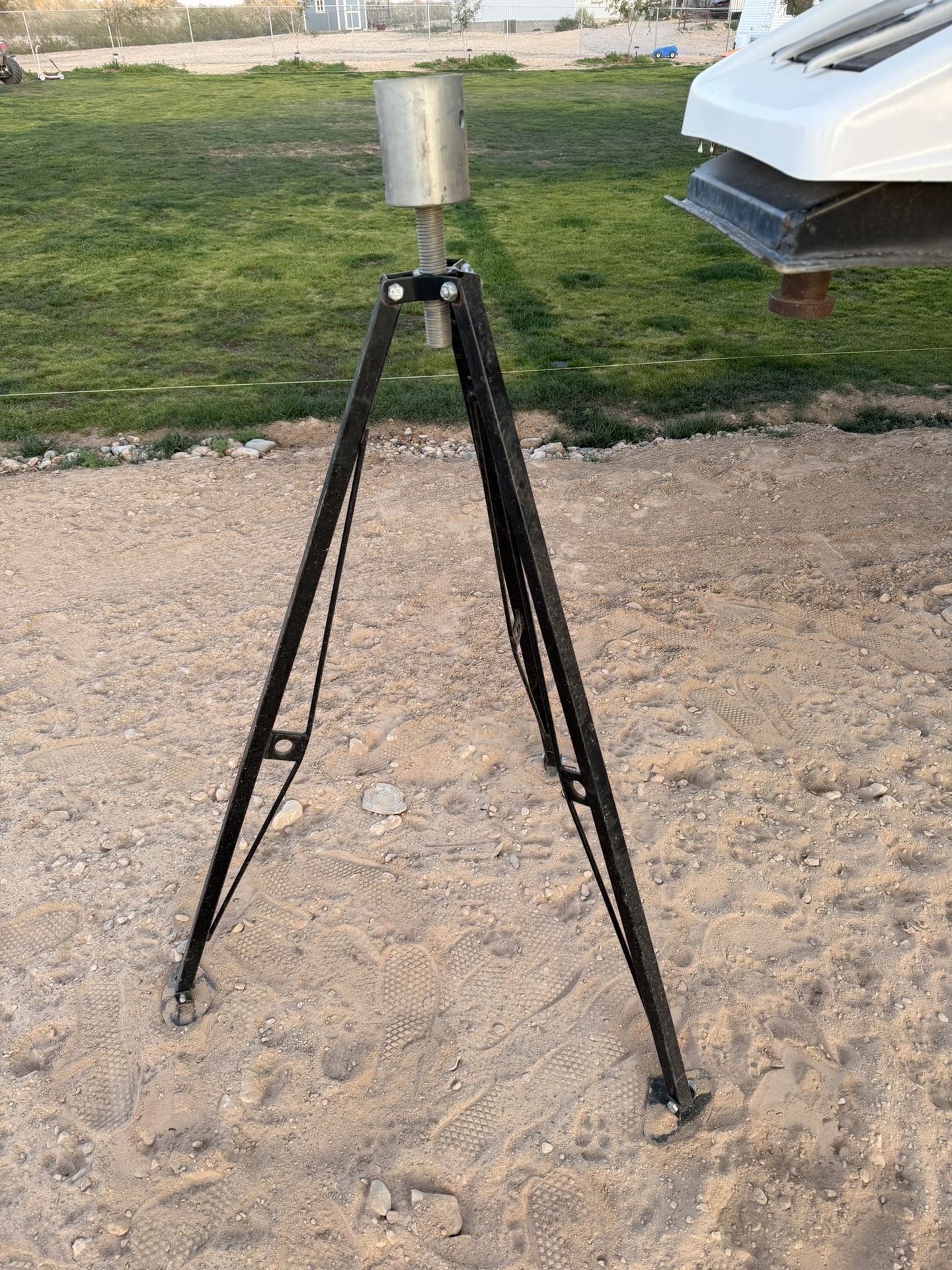 5th Wheel Trailer Tripod Stabilizer
