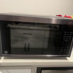 GE Stainless Steel Countertop Microwave – 0.9 Cu Ft – 900W