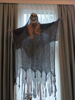 Set of 2 Hanging Skeleton Banchee