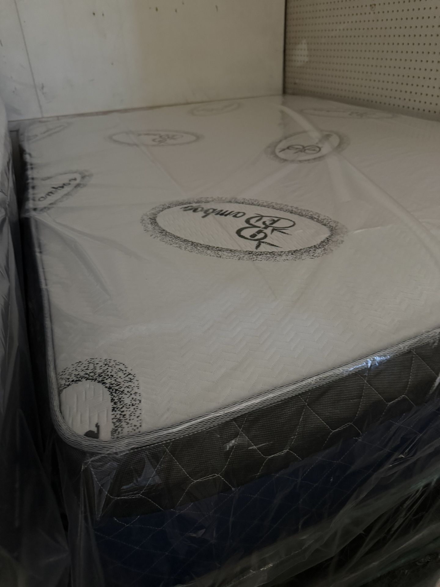 King Size Mattress With Box Spring $270