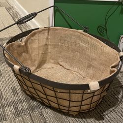 Wire Basket with Burlap Liner