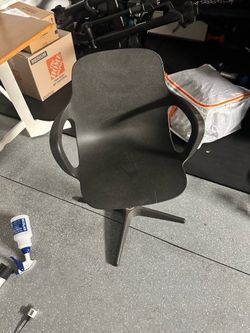 Black swivel chair