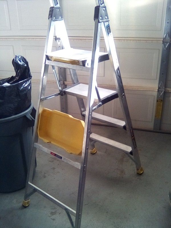 GORILLA PLATFORM LADDER