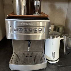 Cuisinart EM-200 Programmable Espresso Maker 