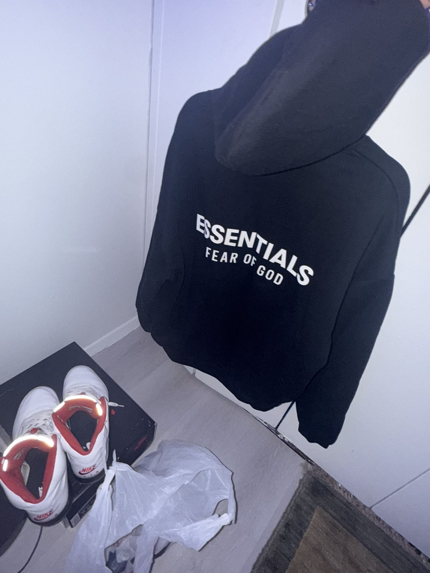 Black & White Essentials Medium