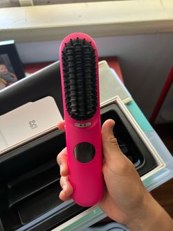 Wireless hair straightener/brush