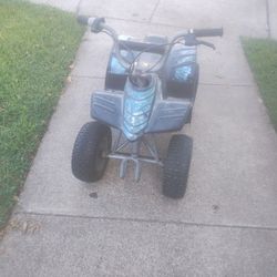 Razor Dirt Quad 24V  4 Wheeler 
