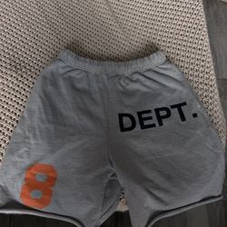 Gallery dept shorts size small