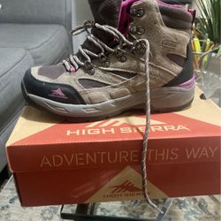 Mountain climbing shoes