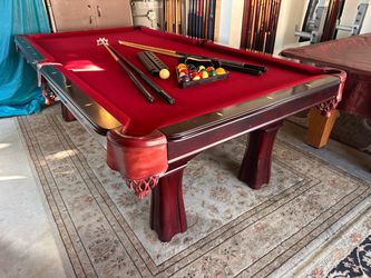 Classy 8’ Pool Table - Brand New Felt - Can Deliver!