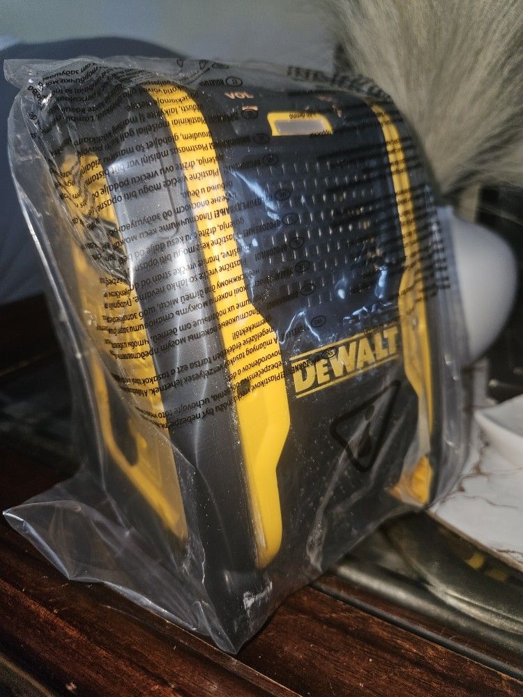 New Dewalt Bluetooth speaker (Firm 55.00)